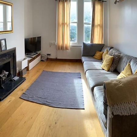 3 Double Bedroomed Flat, Acton. London, Uk Eksteriør billede