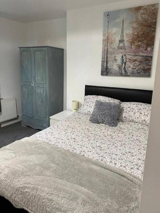 3 Double Bedroomed Flat, Acton. London, Uk Eksteriør billede