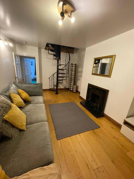 3 Double Bedroomed Flat, Acton. London, Uk Eksteriør billede